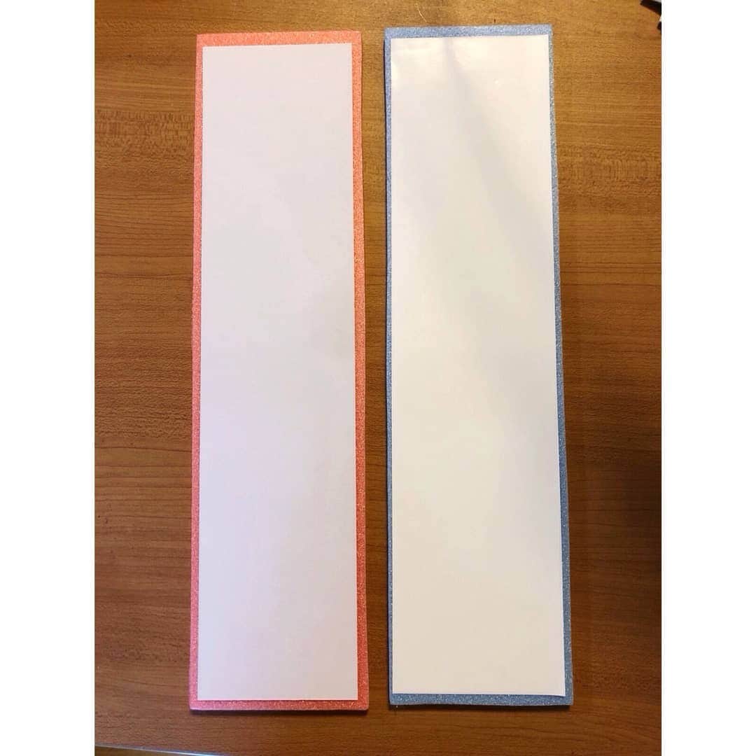 授業準備ならフォレスタネットさんのインスタグラム写真 - (授業準備ならフォレスタネットInstagram)「✂️自作の発表ボード💭 100円ショップのボードをカットして100円ショップの紙のホワイトボードを貼るだけ。 . -------------------- フォレスタネットhttps://foresta.education （授業準備のための"指導案・実践例"ダウンロードサイト）で 公開中のコンテンツの一部をご紹介！ -------------------- . マグネットシートだけだと、黒板から取り外すとき少し取りにくいので便利。 材料費がかからないので、たくさんカットして作れる。 少人数の教室であれば、発表ボードとして使える。板書で、見出しやキーワードを書くときにも使える。 . 他にも便利で簡単に実践できる技が満載！ @forestanet 今回の実践はフォレスタネットhttps://foresta.education にご登録後「発表ボード」で検索🔎 . #フォレスタネット にはすぐに使える#チェックリスト や#ワークシート 、#エクセル表 も満載😍 もちろんダウンロード#無料 👍 . #新年度準備 #学級開き #新卒 #初任 #先生 #小学校 #小学校の先生 #先生のたまご #教員採用試験 #教採 #勉強垢 #教師 #教師になりたい #春から先生 #発表ボード #ホワイトボード #自作教材 #百均」6月22日 19時02分 - forestanet