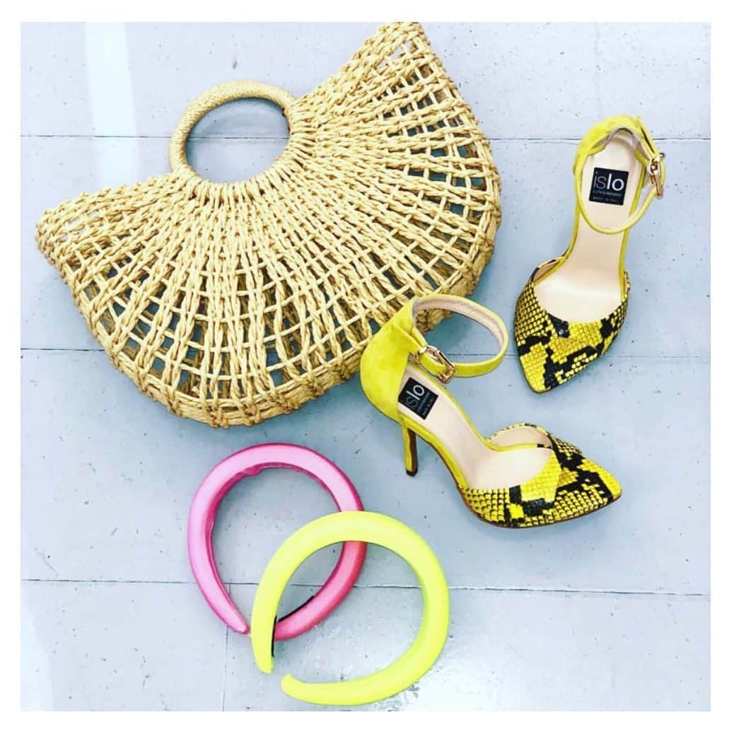 イズロさんのインスタグラム写真 - (イズロInstagram)「#islo #isloisabellalorusso #isloshoes #shoes #sandals #sandali #suede #lemon #leather #printedleather #roccia #heels #highheels #tacchi #tacchialti #shop #rivenditore #retailer #fashion #style #glam #shoppingonline #shoponline #madeinitaly #venturina #staytuned」6月22日 19時17分 - islo_isabellalorusso