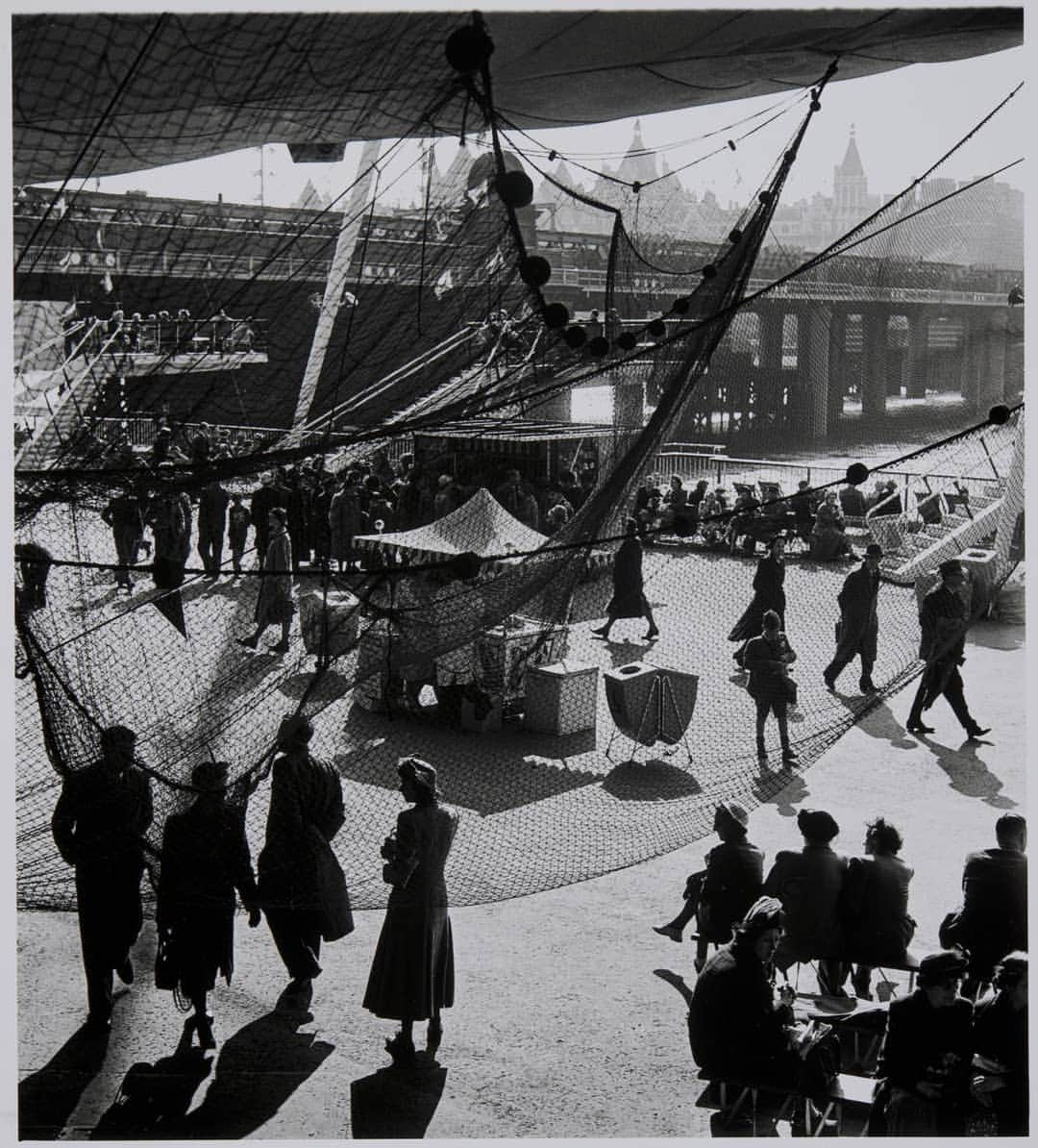 テート・ギャラリーさんのインスタグラム写真 - (テート・ギャラリーInstagram)「#TateWeather's expecting a warm weekend!  Who recognises this sunny view from London's south bank?  Sea and Ships pavilion at the Festival of Britain, captured by Wolfgang Suschitzky in 1951.」6月22日 19時23分 - tate