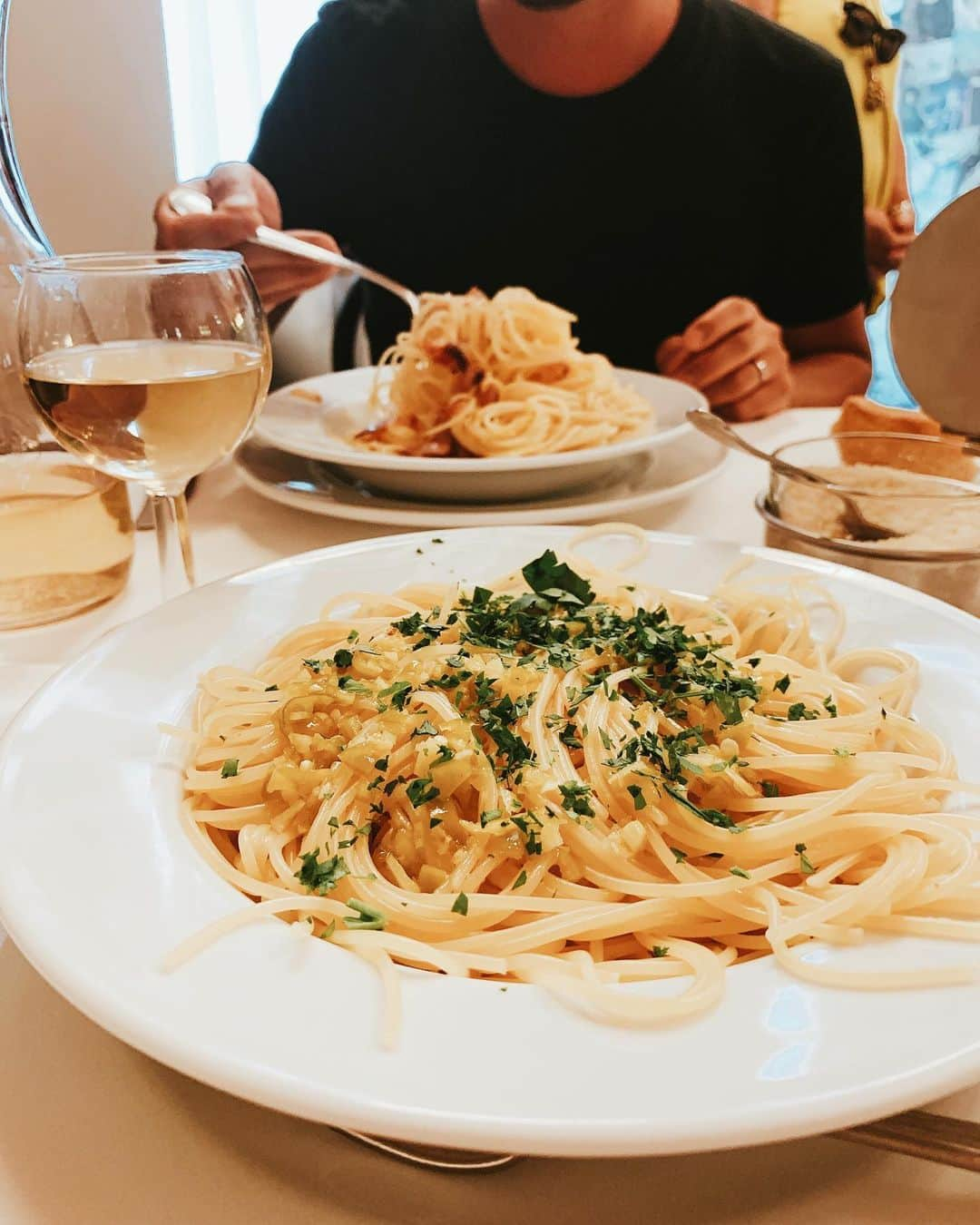 伊地知朋子さんのインスタグラム写真 - (伊地知朋子Instagram)「🤤 忘れられない レモンパスタ🍋 in Milano 👨🏻に再現懇願してる🙏 #けしてシェフではない #パスタが得意」6月22日 19時26分 - tomoko_urbanbobby