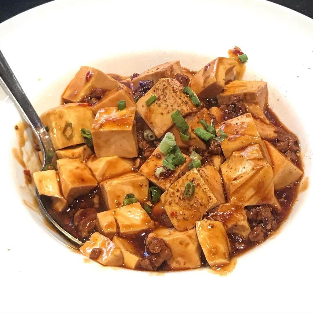 Li Tian の雑貨屋さんのインスタグラム写真 - (Li Tian の雑貨屋Instagram)「The rainy weather is making me crave for this spicy mapo tofu from @qihouseofsichuansg 🌶👅 was glad the tofu didn’t came swimming in thick gravy but simply coated with a robust, appetizing meat sauce that was light-handed on the spiciness. Perfect with rice, anytime 🙌🏼 • • • #sgeats #singapore #local #best #delicious #food #igsg #sgig #restaurant #exploresingapore #eat #sgfoodies #gourmet #yummy #yum #sgfood #foodsg #burpple #exploresingapore #beautifulcuisines #bonappetit #instagood #tofu #sichuan #michelinguide」6月22日 19時27分 - dairyandcream