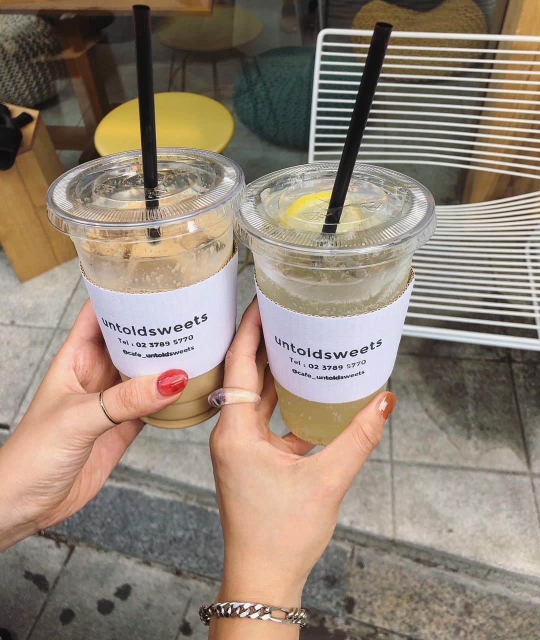 鬼辻麻衣さんのインスタグラム写真 - (鬼辻麻衣Instagram)「韓国の飲み物、どこのカフェでも美味しい。 ・ ・ #🇰🇷 #cafelatte #lemonade」6月22日 19時29分 - kitsumai