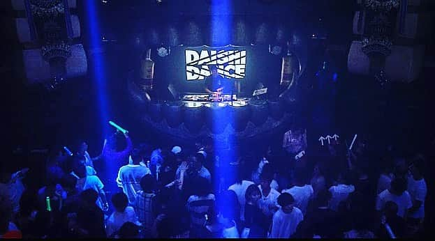 DAISHI DANCEさんのインスタグラム写真 - (DAISHI DANCEInstagram)「2019.6.21.FRI #SAPPORO #札幌  #KINGXMHU @kingxmhu  #DAISHIDANCE #ダイシダンス  #DJBOOTH #DJ #DJLIFE #CLUB #PionnerDJ #CDJ  昨夜も凄かったです‼︎ 今週も札幌ありがとうございました‼︎ #キングムー のライティングとLEDのオペレーションのレベルかなり上がってて演出チーム今後も期待大です‼︎ 毎回細かいMTGの内容すぐ反映してくれるのいいですね‼︎ Pic by @ymdryta」6月22日 19時29分 - daishidance666