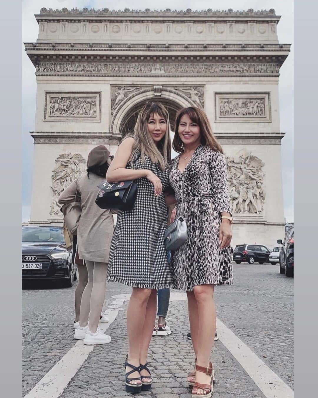 selfieneさんのインスタグラム写真 - (selfieneInstagram)「#シャンゼリゼ通り の#凱旋門 は #ナポレオン が造らせた #勝利の象徴 #いつ来ても圧倒的 #勝ちにこだわる  #海外旅行  #旅行好きな人と繋がりたい  #パリ #フランス」6月22日 19時37分 - marigram_uu_