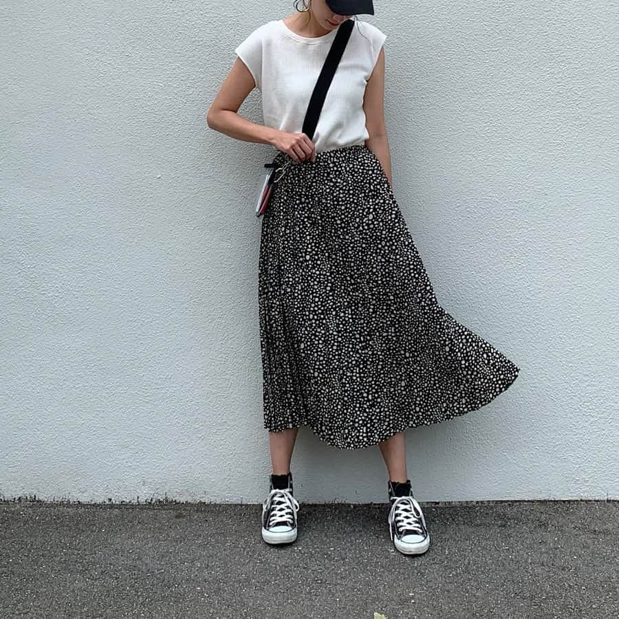 Nagiさんのインスタグラム写真 - (NagiInstagram)「. 白黒🐼 . 上下ともに @chaco_closet__official の日✨ . . tops.bottom. #chacocloset  bag. #editsheen  shoes. #converse  earring. #mili.」6月22日 19時41分 - nagina001