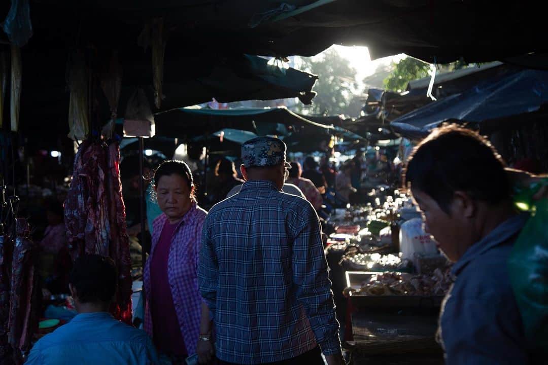 Shunsuke Miyatakeのインスタグラム：「05:30AM at Kandal Market.」