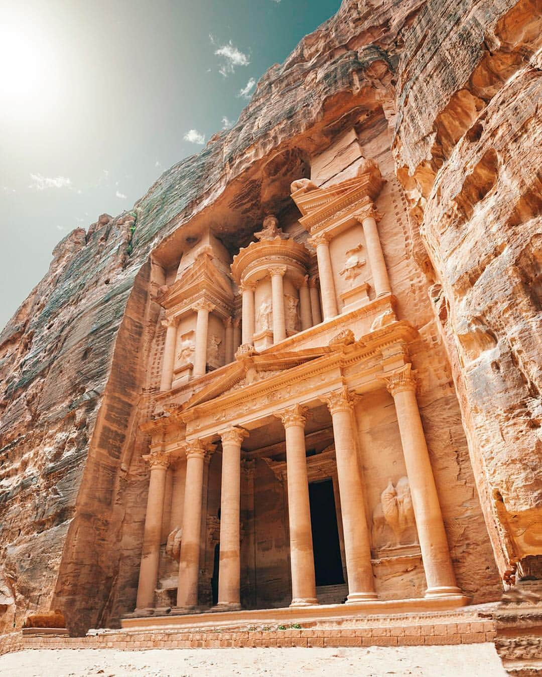 Blonde Saladさんのインスタグラム写真 - (Blonde SaladInstagram)「ON TBS BUCKET LIST: The thousands and a night beauties of wonderful Jordan🏜🧡 Find out our guide on the mag! #theblondesalad #jordan #petra #beautyintheworld #places #amazingdestinations #summer #bucketlist」6月22日 19時42分 - theblondesalad