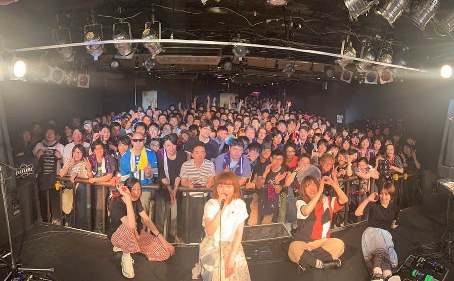 澤村小夜子さんのインスタグラム写真 - (澤村小夜子Instagram)「広島の思い出📸 . ◉あつあつびしょびしょなみんなとねごと ◉ライブ直前のゆるいねごと ◉昔照明をやってくれてた平山さんがリハ前に突然登場！ 嬉しさMAXなねごと (今日はフレデリックの照明だったそうです)  #ねごと #ライブ #ラストツアー #広島 #広島secondcrutch #ありがとう #スモークもくもく #楽しかった #お尻火傷 #ドラマ #ドラマー #drum #drummer」6月22日 19時47分 - sayako_negoto