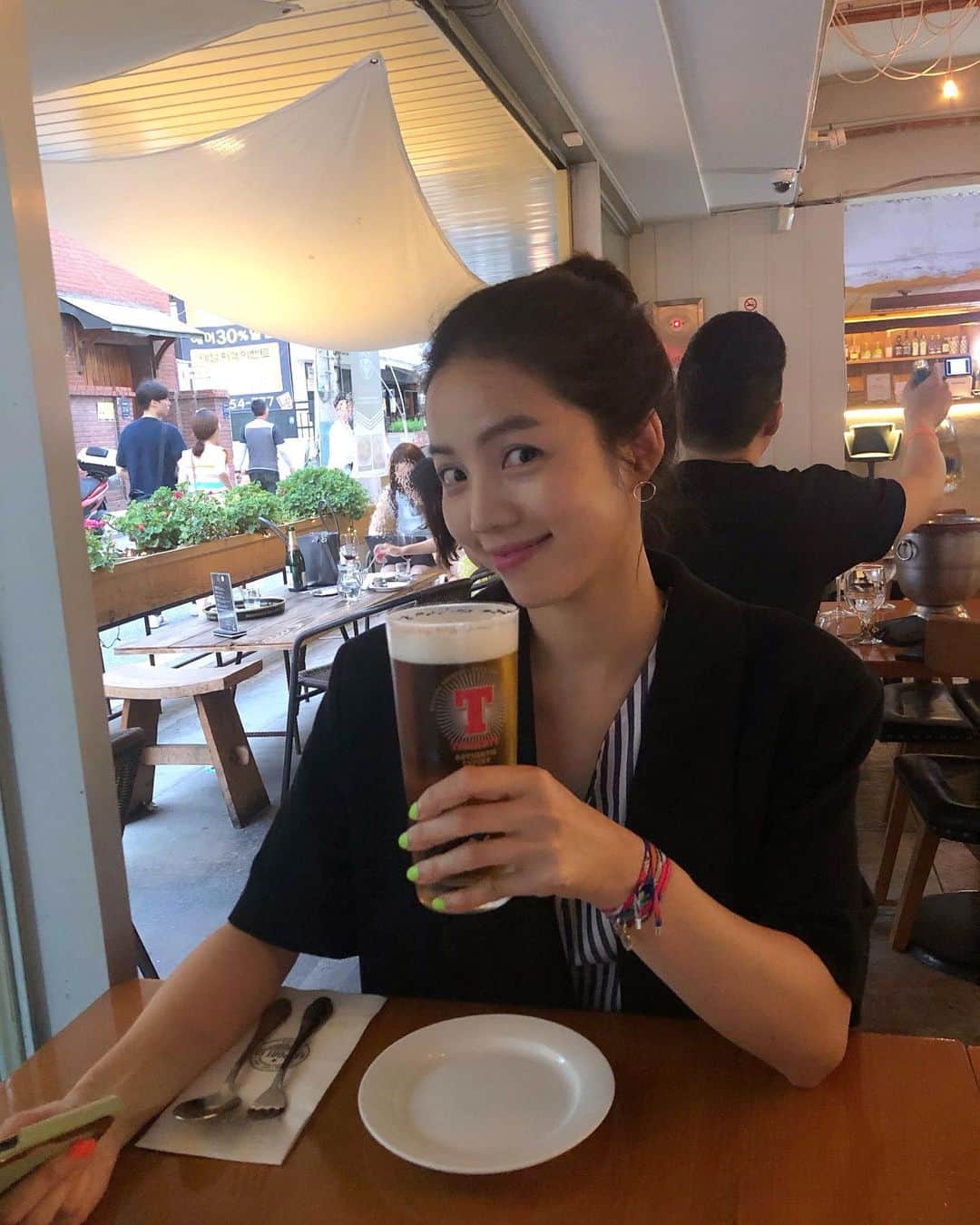 のインスタグラム：「. 희바리 만난지 4주년. 내 인생에 꽃핀지 4년째 되는 날.🌻 사랑합니다. . #0622 #기념일」