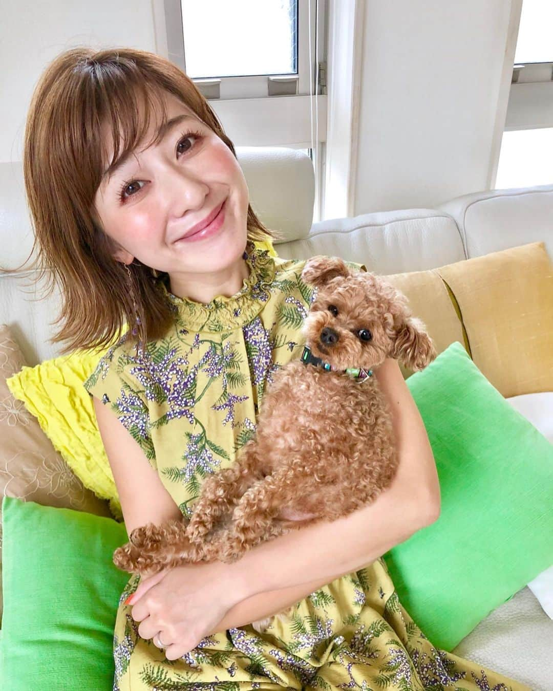 水野佐彩さんのインスタグラム写真 - (水野佐彩Instagram)「・ こんにちは🧡 肌の調子がすこぶる良い😳✨ なかなかここまで調子良いことはないので ケアがより楽しいです😊💕💕 アンバサダーをさせてもらっている @taisho_beauty のAdryS(アドライズ)✨ 1ヶ月使ってみた感想を伝えますね📝 クレンジング 洗顔 化粧水 クリームとあって 毎日使うほど気に入ったのは クレンジングと化粧水❣️ クレンジングは使い切り 化粧水も3/4すでに使ってあります😋✨ ウォータープルーフのマスカラもするりと落ちるクレンジングは 洗い上がりがしっとり。 必要な油分まで無くなってる感じがなくて この使い心地が気に入ってます。 そして 化粧水は本当にナチュラル！ サラッサラだからこの季節に良いのと コットンパックしたら尚更 肌にぐんぐん入るし 毎朝の化粧水は必ずこれでした！ クリームはこれだけで大丈夫な日と やっぱスペシャルケアしたくなる日があったかな。 保湿成分たっぷりなんだけど 私は乳液を挟みたくなってしまうことが多かったです✨ 日焼けしやすい私なので、、 美白成分が入っているAdrySを使って この夏もケアして行きたいなと思ってます🎐🍉 また感想書くね📝 #AdryS #AdrySアンバサダー #アドライズ #アンバサダー #taishobeauty #大正製薬 #乾燥肌対策 #保湿 #美白 #美白保湿 #スキンケア #夏のスキンケア」6月22日 19時52分 - saaya_mizuno