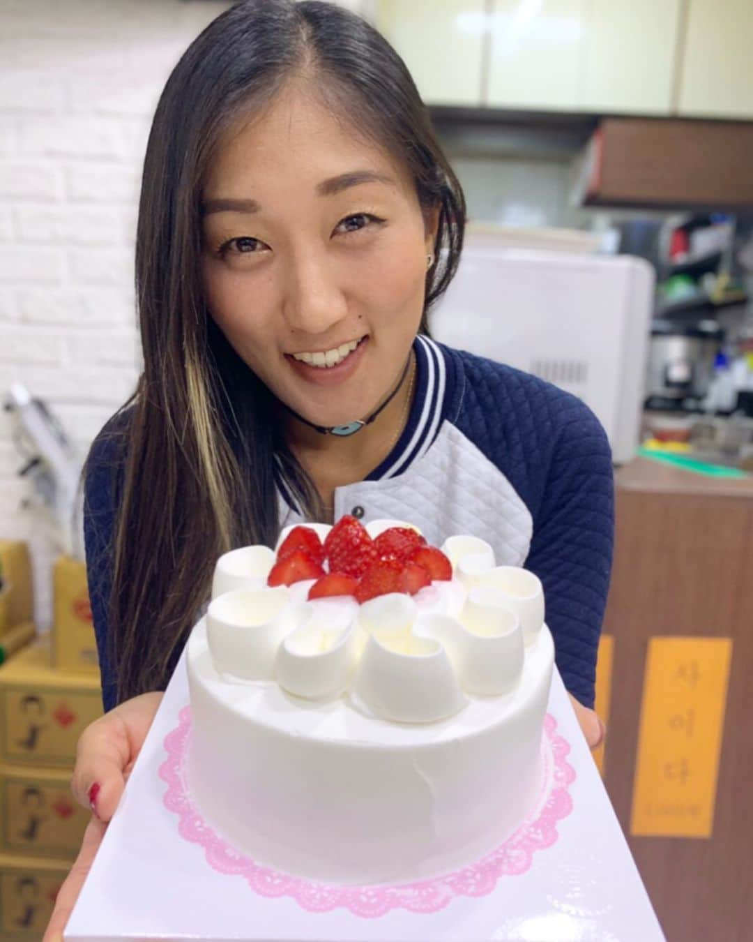 奥野彩加さんのインスタグラム写真 - (奥野彩加Instagram)「24!! 🎂❤️🙈~ 昨日、24歳になりました❣️一年って長いようで短くて、、あっという間。 一日一日、大切に元気よく、感謝を忘れずに。新しい一年をスタート！ 本当にいつも応援ありがとうございます！ #韓国 で2年連続のお誕生日  #オッパ－がケ－キをプレゼントしてくれた🎂😭✨ #25日からは東京 〜！ #한국 • • #birthday #korea #テニス #トレーニング #アスリート #筋トレ #筋トレ女子 #スポーツ #tennis #sports #life #gym #training #fitness #fit #athlete #japanese #smile #tennisplayer #work #테니스 #연습 #훈련 #스포츠  #운동 #love」6月22日 19時54分 - ayakaokuno