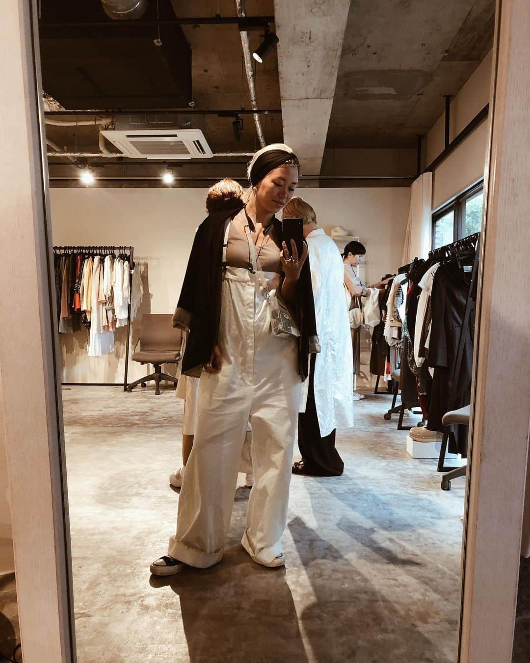 のインスタグラム：「ㅤㅤㅤ ㅤㅤㅤ わたしの服 @conn_tokyo と @etretokyo ばっかり。 沢山持ってるのではなく、同じの着てる🤣 この日はほぼ全身 @conn_tokyo 。」