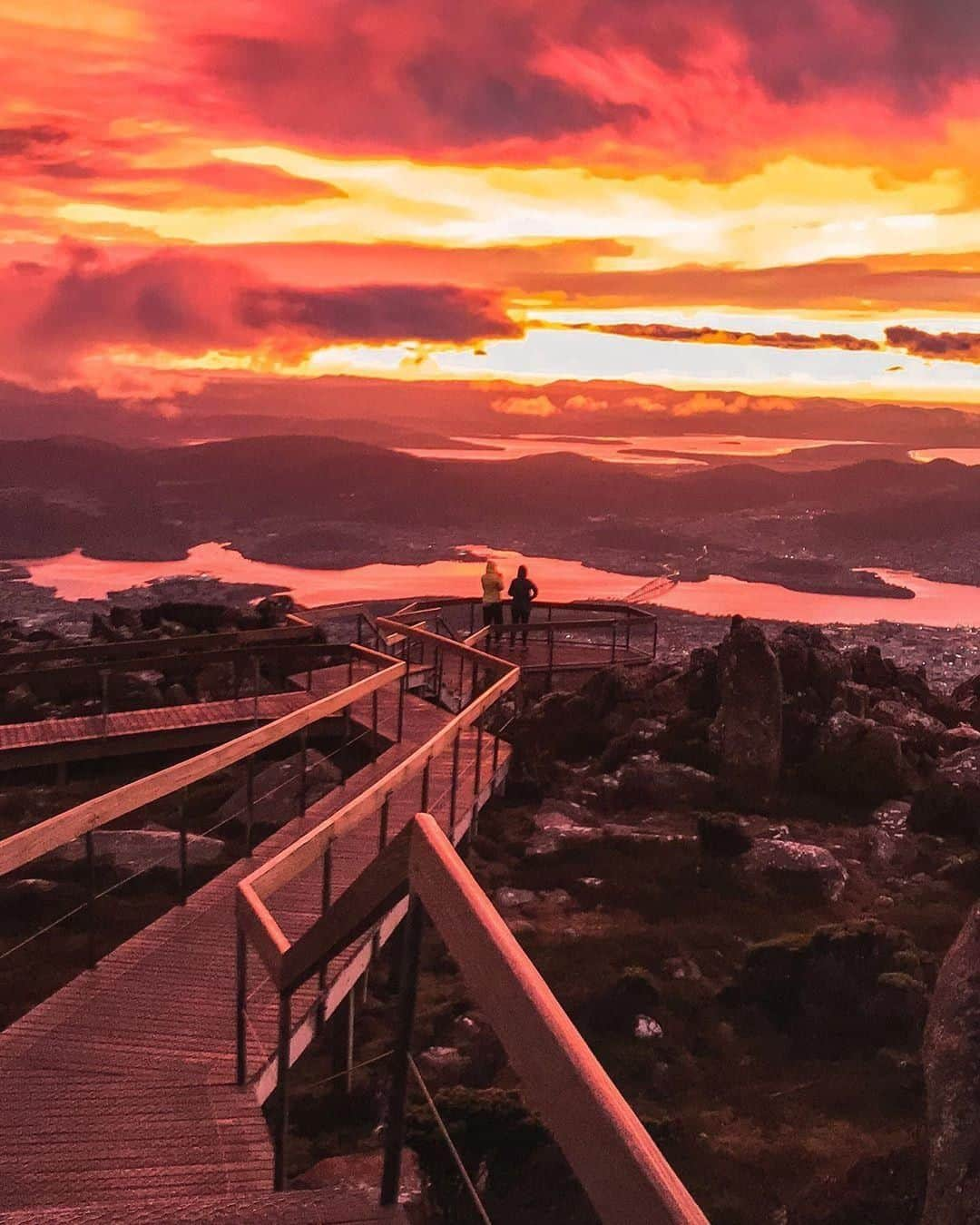 Australiaさんのインスタグラム写真 - (AustraliaInstagram)「Alright, @tasmania, now you’re just showing off. 😍 @yui_mango enjoyed this spectacular view of #Hobart at the summit of #MtWellington, a protected natural reserve with majestic #kunanyi (Mount Wellington) towering above the city. A mere 20-minute drive from @hobartandbeyond CBD, you can go on scenic walking tracks through forests, springs and waterfalls. The cliffs here are also perfect for rock climbing and abseiling. The best part of it all? The park is open all day everyday, and doesn’t charge an entry fee. 😉  #seeaustralia #discovertasmania #hobartandbeyond #travel #hiking」6月22日 20時00分 - australia