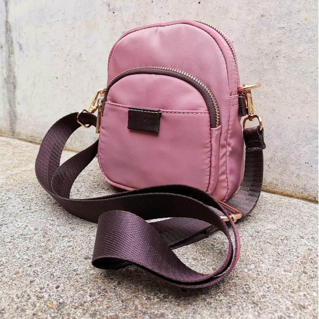 アクセサライズのインスタグラム：「Wear our Maeve bag (🔍: 7901997000) as a cross-body or shorten its strap for the belt bag look of the season. In sporty nylon, this style is so-right-now. Tap the link in our bio to shop. #Accessorize #NewSeason」