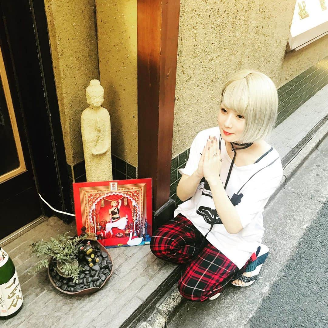 REOLさんのインスタグラム写真 - (REOLInstagram)「アナログ盤拝んだ🤲 大きいアートワークはよいな、HMVでげとできる！」6月22日 20時04分 - rrreol999