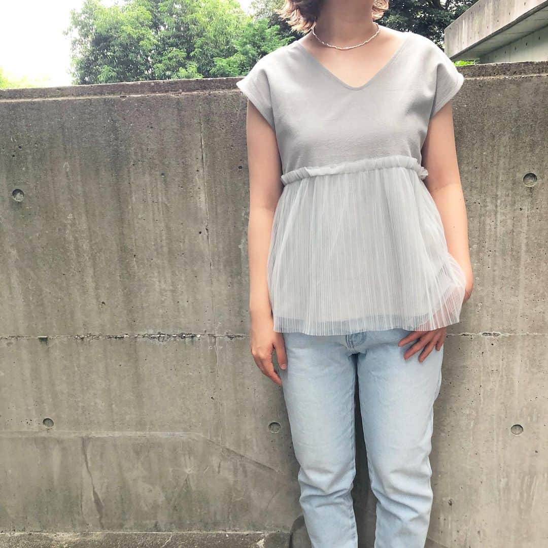 flower OFFICIAL WEB STOREさんのインスタグラム写真 - (flower OFFICIAL WEB STOREInstagram)「coordinate...❤️ . ✔️ clearness blouse ☞【305060307】キーワード検索可能🔍💕 ✔️ happiness fringe denim ☞【305160544】キーワード検索可能🔍💕 …… 商品について等お気軽にコメント下さい＊ #flower #flowerwebshop #webshop  #通販サイト #ネットショッピング  #レディースファッション #love #girl #style #fashion #coordinat #shopping #tokyo  #tulke #チュール #tops #denim #デニム  #pants #パンツ #frill  #フリル #accessory」6月22日 20時16分 - flower_web