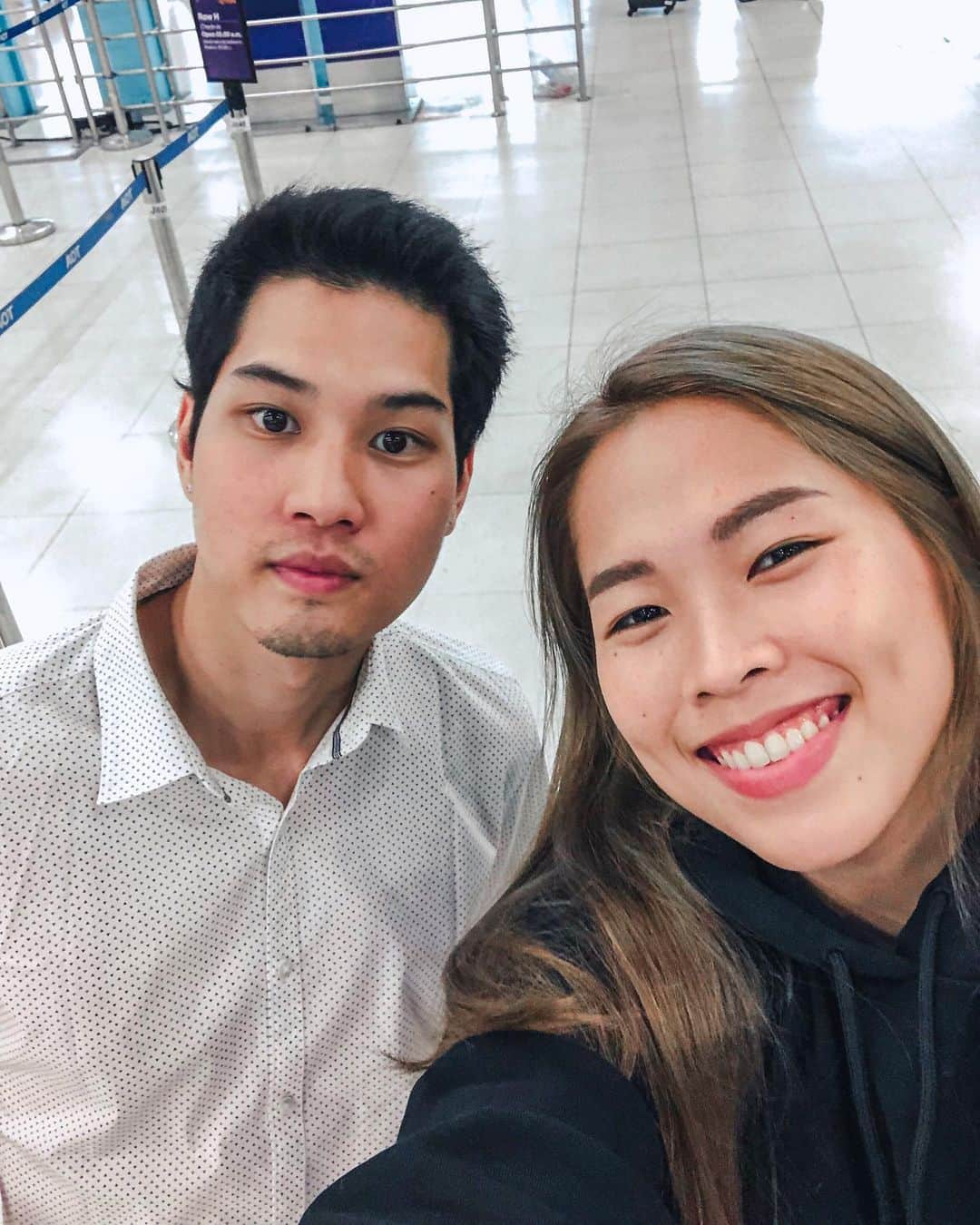 ラチャノック・インタノンのインスタグラム：「นักกีฬายิงปืนเก่งที่สุดในกาแล็คซี่หรือหมอเจี๊ยบ ลลนา ‘ยินดีที่ได้รู้จักนะจ้ะ’ 😊✌🏻」