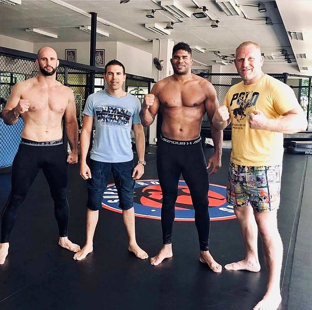 アリスター・オーフレイムさんのインスタグラム写真 - (アリスター・オーフレイムInstagram)「Favorite place to be 💪」6月22日 20時28分 - alistairovereem