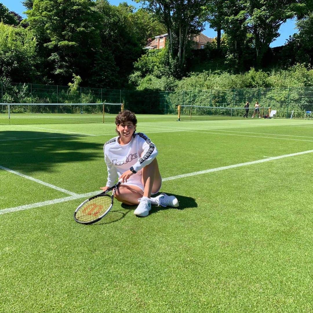 カルラ・スアレス・ナバロさんのインスタグラム写真 - (カルラ・スアレス・ナバロInstagram)「¡Hola Eastbourne! Empezamos la gira de hierba 🌱😃 ⠀⠀⠀⠀⠀⠀⠀⠀⠀ #grass #eastbourne #england #tennis #sunny #sport #wta #picoftheday」6月22日 20時29分 - carlasuareznava