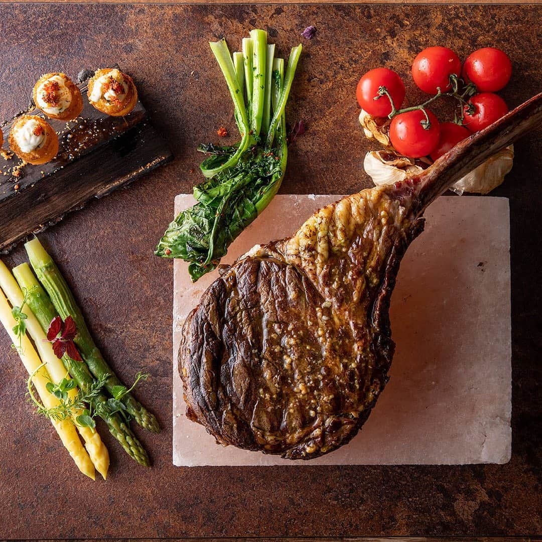 ヒルトン東京さんのインスタグラム写真 - (ヒルトン東京Instagram)「Enjoy Tomahawk Steak🥩with a series of 🍽Asaparagus dishes only at METROPOLITAN GRILL!﻿ ﻿ For more details, check out our homepage📲﻿ ﻿ #ヒルトン東京 #ステーキ #アスパラ #グリル #肉テロ #バーベキュー #新宿﻿ #hiltontokyo #metropolitangrill #grill #foodie #tomahawksteak #steak #asparagus」6月22日 20時31分 - hiltontokyo