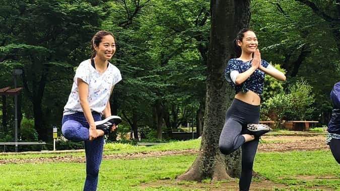 池田莉子さんのインスタグラム写真 - (池田莉子Instagram)「UNIQLO MOVE🌈✨✨ BREAK FAST ラン&ヨガイベント🏃‍♀️🧘‍♀️ 今回ゲストとして、ヨガ講師をさせて頂きました。 ランニングの前に呼吸、みんなで一つになれる ハッピーなヨガレッスンをして心も身体もすっきり。 ランニングに大切な肩甲骨周りや股関節もしっかりと 動かしていきました。 みんなランの準備ばっちりです👌 . 1枚目の動画は、みんなでUNIQLOのUポーズをした のですが皆さん少し照れている中スタッフあんちゃんの つっこみがとても良いテンポで笑えました😁🤣笑笑 . #UNIQLO #UNIQLOMOVE #ドライEX #BREAKFASTRUN #yoga #airism #running  #ユニクロ #ユニクロムーブ #ランヨガ #エアリズム」6月22日 20時33分 - ricoikeda