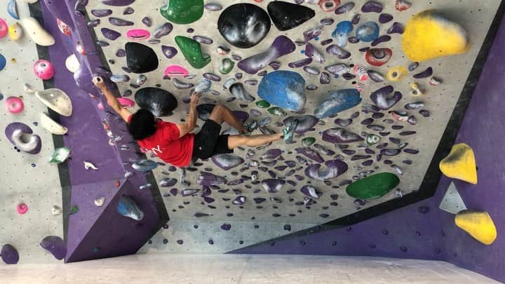 ハキム・カスバンのインスタグラム：「Not a send video but since the wall’s gonna be stripped and I won’t get to climb it again, I thought I’d put this attempt up to remember this purple patch I’m having in climbing. . I really enjoyed working this V10 and fighting for the send. I felt really good. Love the moves and climbing at @boulder_plus, especially on this wall! . Thank you @berizified for the company and video(s). threads by @heavy.japan . #climbing #bouldering #indoorclimbing #climbinggym #sportclimbing #liveclimbrepeat #fortheclimb #climbinglife #climbing_is_my_passion #heavyjapan #training #sports #athlete #singapore #climbing_worldwide #sgclimbers #passion #sgfitness」