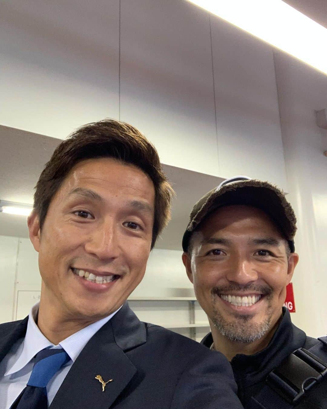 福西崇史さんのインスタグラム写真 - (福西崇史Instagram)「。 北海道コンサドーレ札幌勝利✨ 小野伸二⚽️とドーレくん☺️ 。 #小野伸二 #サッカーしてるとこ見たい #天才 #笑顔 #soccer #北海道コンサドーレ札幌 #ドーレくん #写真撮ってくれた #グランドでは傘さしてたわ #笑 #北海道 #札幌 #厚別 #instagood #instaphoto」6月22日 20時40分 - takashi_fukunishi