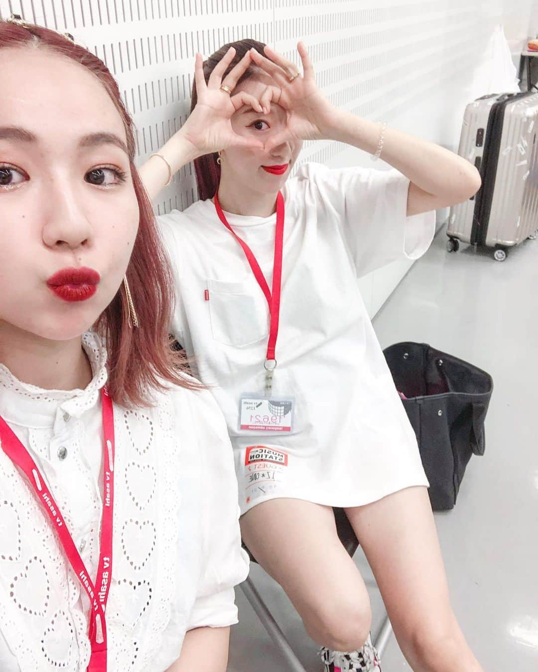 Ruuさんのインスタグラム写真 - (RuuInstagram)「Work Work…😍😏😘 チェヨンひょっこり💕💕💕💕 #Mステ #IZONE #BuenosAires」6月22日 20時40分 - ruufabulous