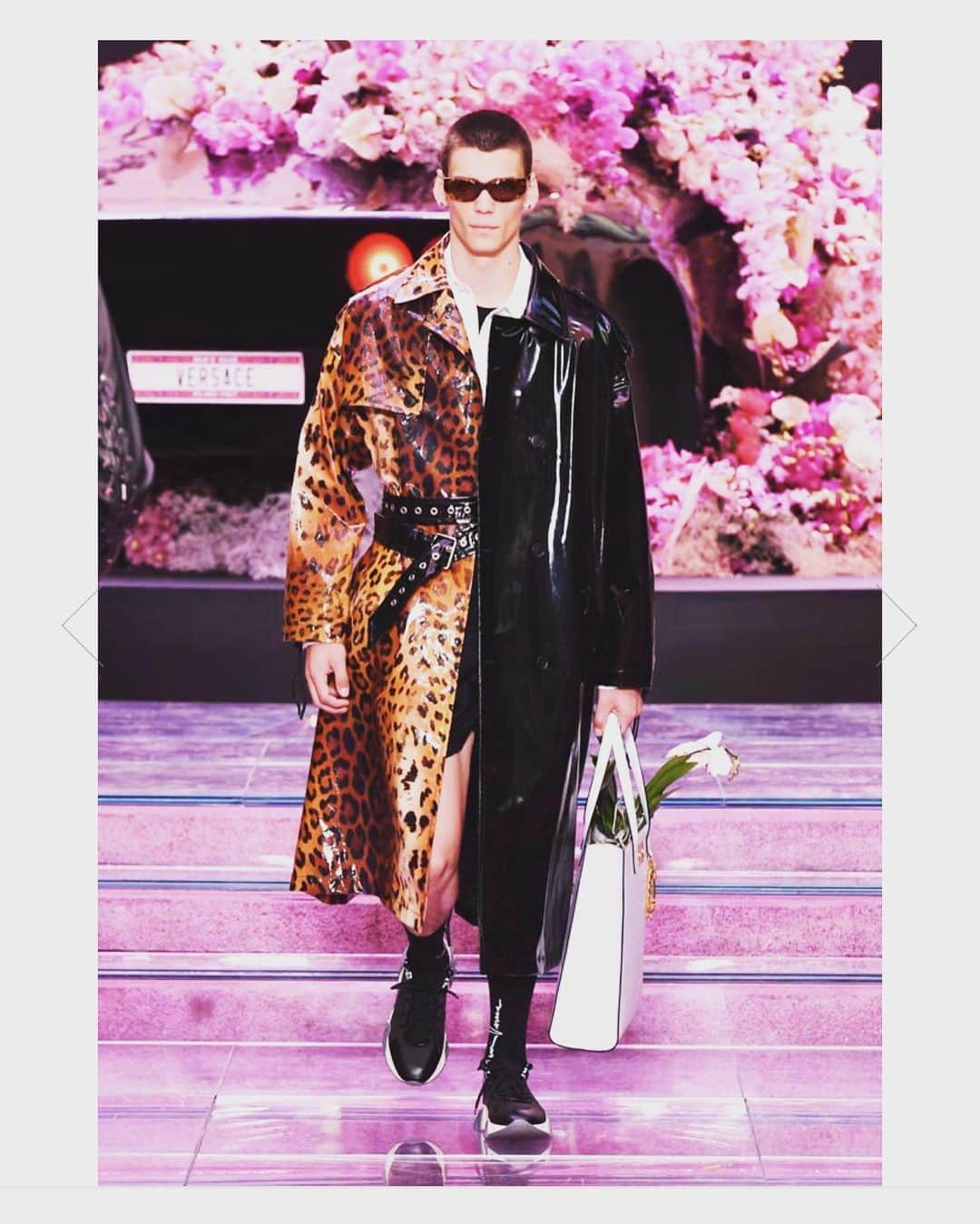 小林 ディスカスさんのインスタグラム写真 - (小林 ディスカスInstagram)「LOVE👱🏾‍♂️💙💙💙💪🏾 @versace  LOOKS  #versace #20ss #mode #street #sports #fashion #ファッション #ベルサーチ」6月22日 20時45分 - discus_kobayashi