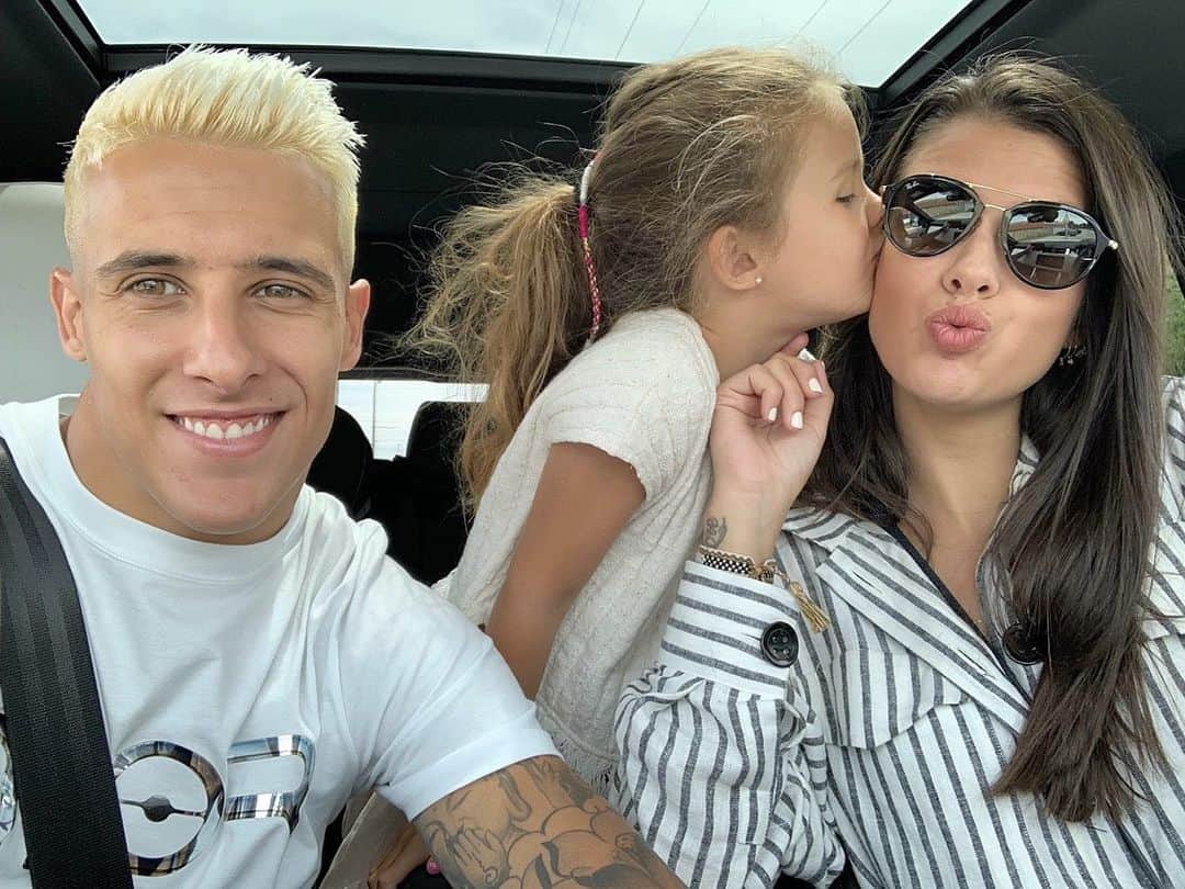 のインスタグラム：「Lorena, Carlota, Cristian. Luego nos vamos al cine, alguien quiere venir? ( Carlota ha dicho de poner esto) jajaja😂💚」