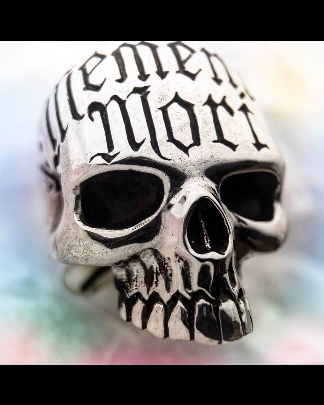 クレイジーピッグさんのインスタグラム写真 - (クレイジーピッグInstagram)「Get yours sized within one hour in-store in Covent Garden 🤟 Design by Armand Serra 👏 #skullrings #skulltattoo #gothicjewellery #picture #quality #picturequality #instahub #instafashion #onfleek #guitar #instadaily #fashiontrendsetter #gothfashion #skullfashion #gothlifestyle #skullart #skeleton #automatically #realisticskull #gemstones #twins #handcuff #smilesallround #bigskull #solidsilver」6月22日 20時53分 - crazypigdesignslondon