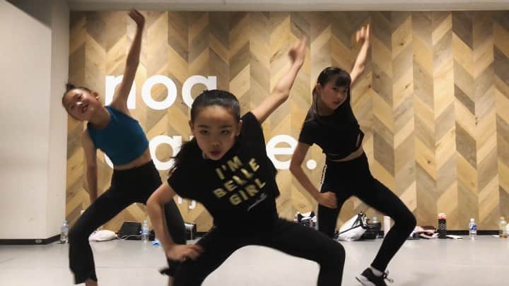のインスタグラム：「@noadance_shinjuku ♪music♪ @meghan_trainor #metoo 🧒DANCER🧒 @ashuri2006 @rinrinhiroto @anju.124 ⚡️super kids⚡️ #dance #jazzfunk #choreographer #avecoo #megantrainor #japan #tokyo」