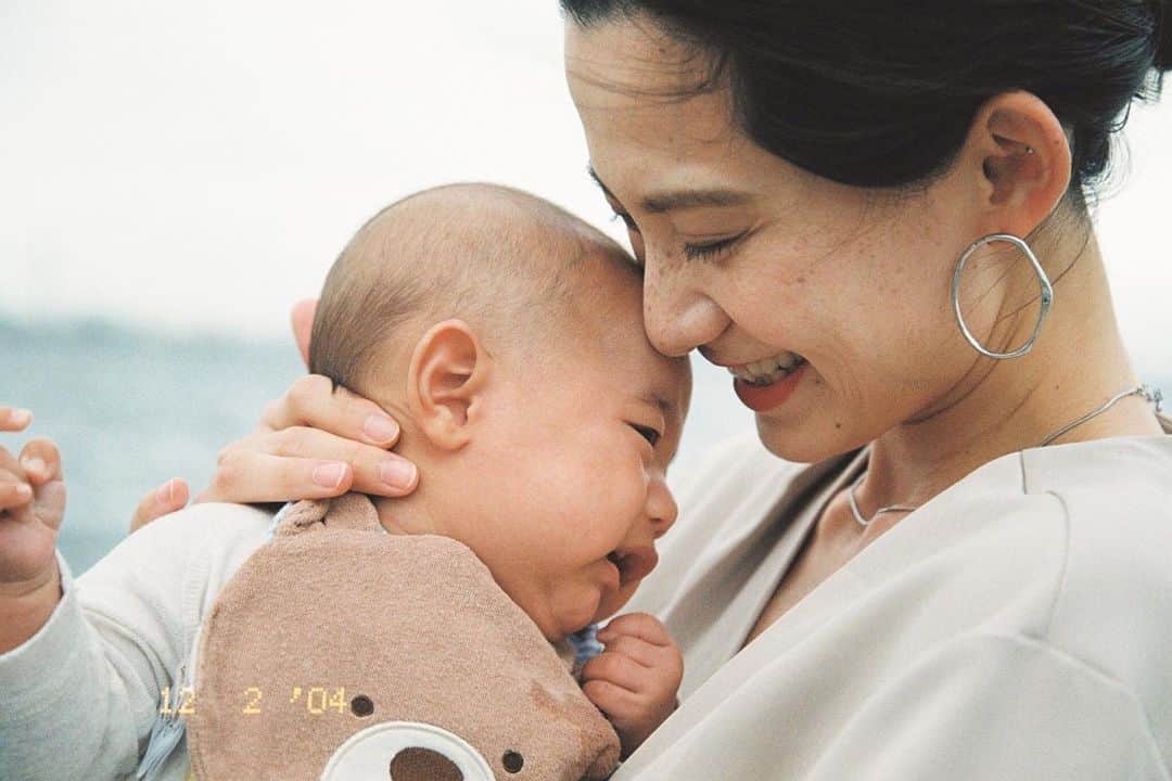 平山奈美のインスタグラム：「🧸 .  一生懸命おおきな声で涙を流して身体を震わせながら必死になにかを伝えようとする姿も愛おしくってhugもkissも、し足りない . .  #平成31年産まれ #男の子ベビー #男の子ママ  #新米ママ #泣き顔  #生後3ヶ月 #赤ちゃんのいる生活 #ママ #ママリ #プレママ #ママモデル #ベビスタグラム #コドモダカラ #ハグ  #baby #boy #mama #smile #cry  #cute #3months #love #bye #mylove #hug #kiss #justbaby」
