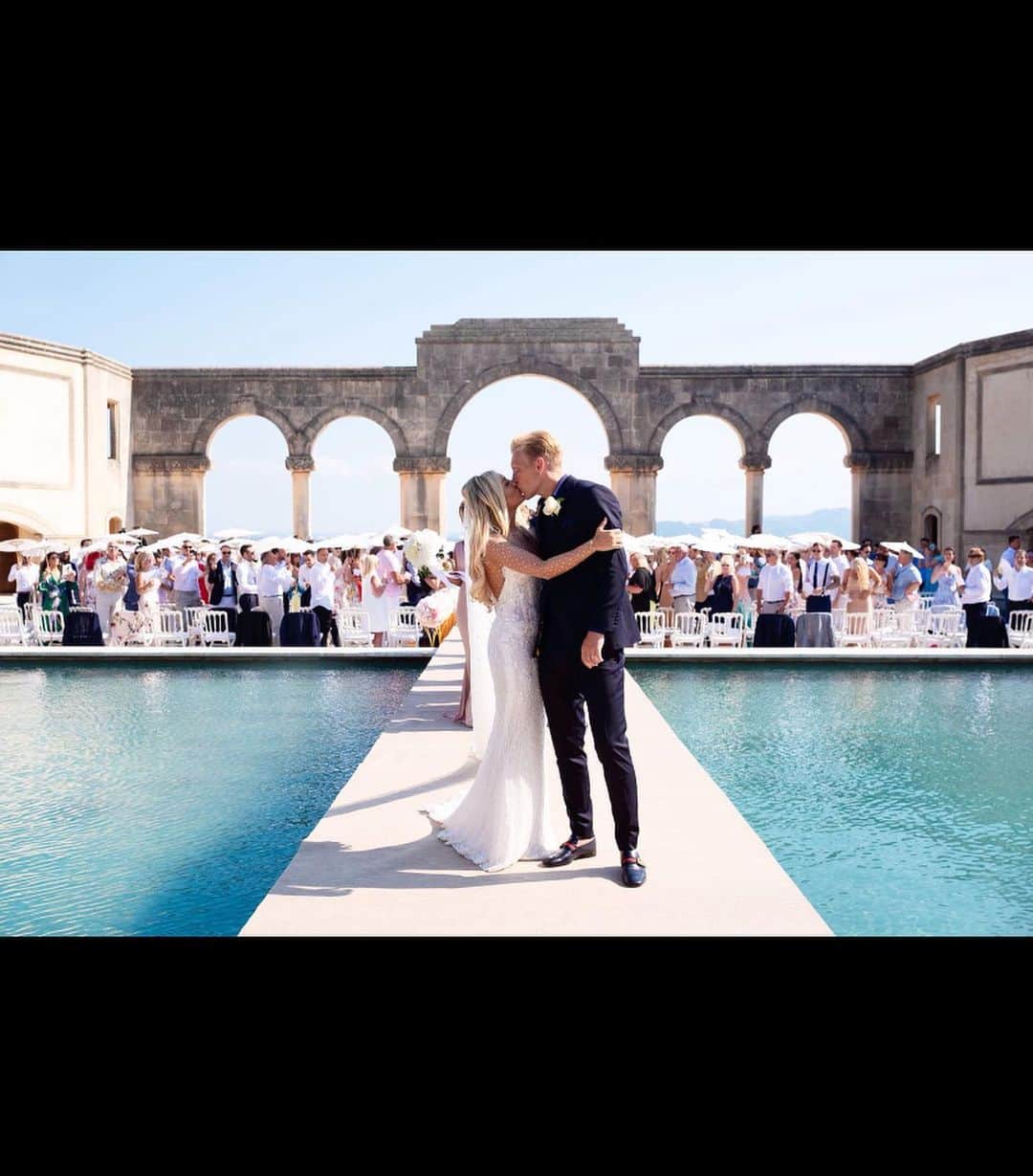 Jessica Wrightさんのインスタグラム写真 - (Jessica WrightInstagram)「A year ago today... 💐 bridesmaid to my lovely @joshwright4444 & beautiful @holliekanewright what an amazing special day this was 💍👰🏼🤵🏼 happy anniversary ✨」6月22日 21時12分 - jesswright77