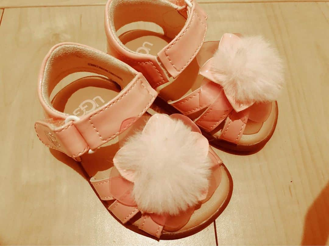 小森美果さんのインスタグラム写真 - (小森美果Instagram)「UGGのサンダルかわいい😆✨」6月22日 21時14分 - mika.165