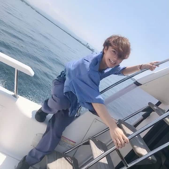 新澤典将のインスタグラム：「先日ボートで海に行ってきたよー！  広い海見たら前向きになれたなぁ。気持ちが晴れるっていうかなんていうか  #彼氏をボートから落とせそう に使っていいよ」