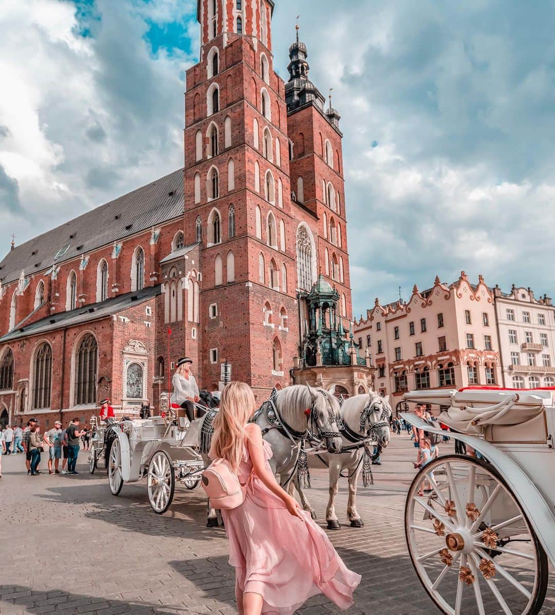 Stella Leeさんのインスタグラム写真 - (Stella LeeInstagram)「With my favorite cute pink backpack from @jims_honey in front of St Mary Basilica 💖」6月22日 21時32分 - stellalee92