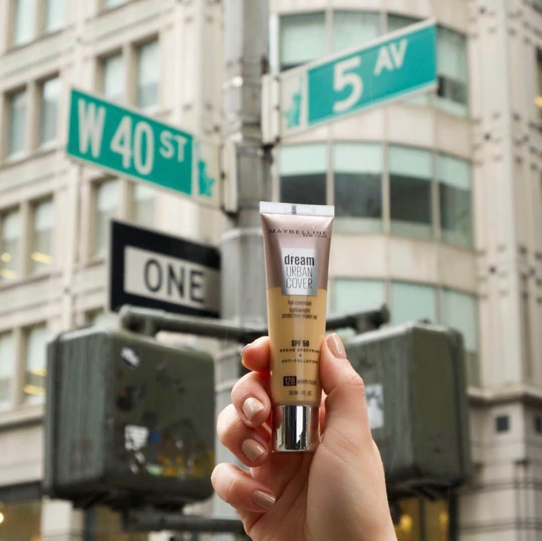 Maybelline New Yorkさんのインスタグラム写真 - (Maybelline New YorkInstagram)「The perfect foundation for summer in the city! 🌇 #Dreamurbancover shields your skin from the city’s elements with SPF 50 and pollution protection, while giving you a full coverage finish. Double tap if you need to try this!」6月22日 21時35分 - maybelline