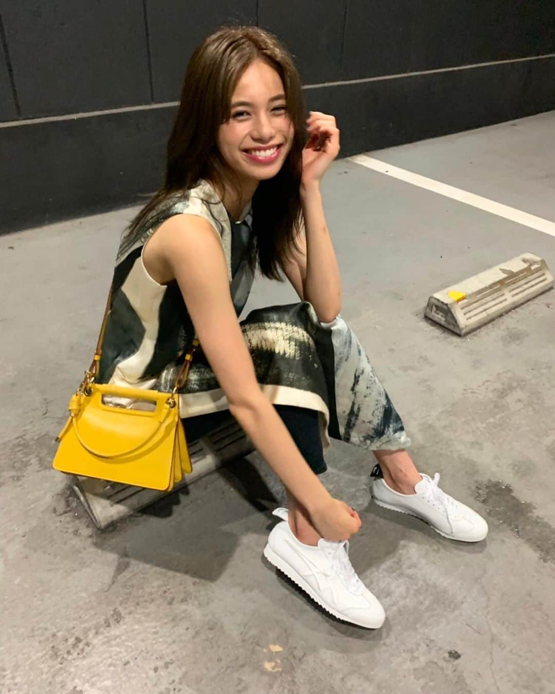 佐藤晴美さんのインスタグラム写真 - (佐藤晴美Instagram)「今日は久しぶりにスニーカー！👟 スポーティすぎない程度に履くのが好き！スニーカーは @givenchyofficial  と @onitsukatigerjp  のコラボだよ💓  ちなみにバッグも @givenchyofficial  です♪  #GivenchyxTiger #PR」6月22日 21時40分 - sato_harumi__official