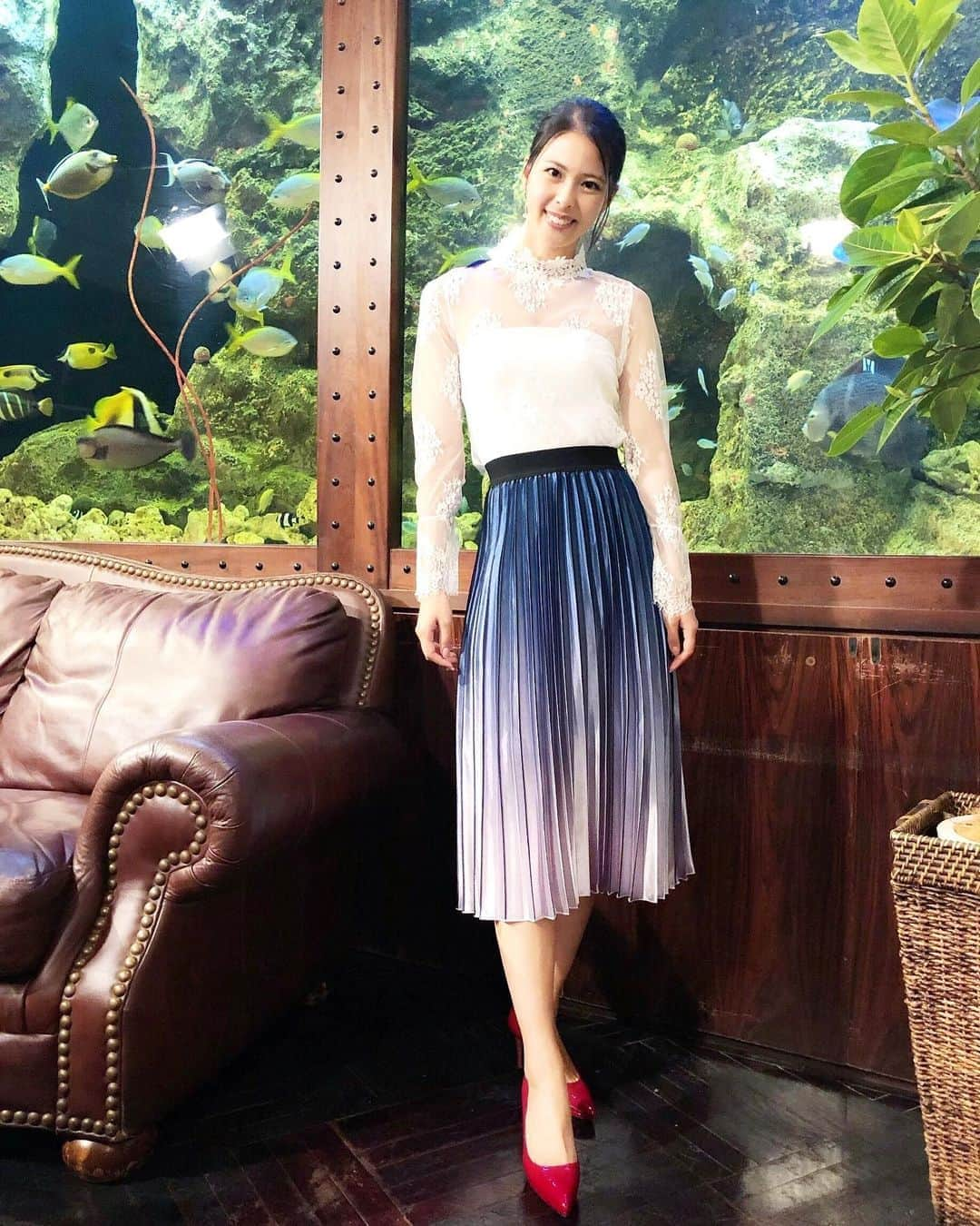 阿部桃子さんのインスタグラム写真 - (阿部桃子Instagram)「衣装 🦋🦋 TOP: Sawa a la mode SKIRT: Sawa a la mode HEELS: GUCCI EARRING: ABISTE #衣装 #fashion #ootd #ファッション #コーデ」6月22日 21時48分 - momokoabeofficial