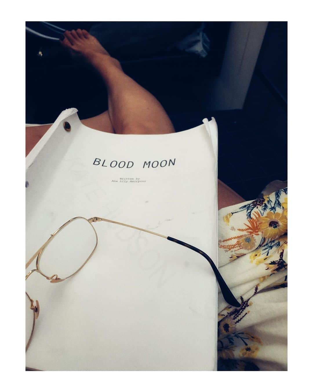 ケイト・ハドソンさんのインスタグラム写真 - (ケイト・ハドソンInstagram)「Gearing up 🌙🎥 @lilyinapad #MonaLisaAndTheBloodMoon」6月23日 8時42分 - katehudson