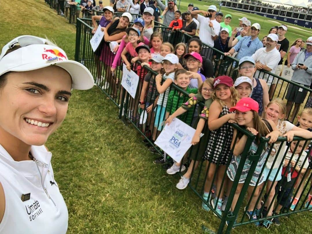 レクシー・トンプソンさんのインスタグラム写真 - (レクシー・トンプソンInstagram)「Love seeing so many kids out here at the @kpmgwomenspga !:) #growthegame」6月23日 7時19分 - lexi