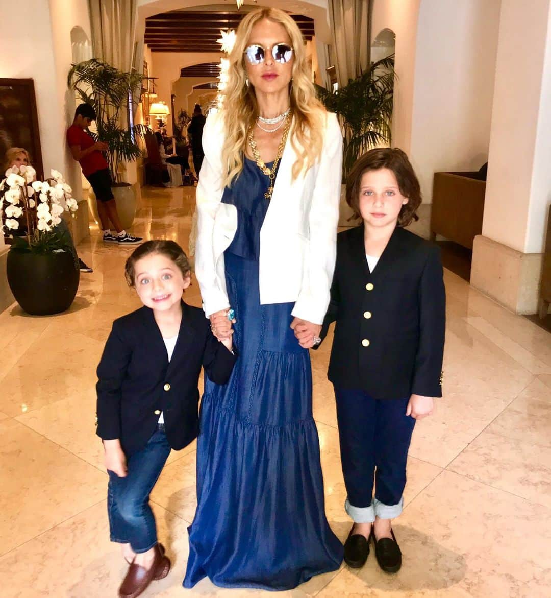 レイチェル・ゾーさんのインスタグラム写真 - (レイチェル・ゾーInstagram)「Happiest with my two #littleprinces 👑 by my side #skyandkaius💙👼 #queenmommy 🙏🏻 forever. XoRZ」6月23日 7時20分 - rachelzoe