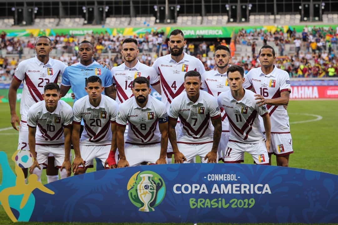 トマス・リンコンさんのインスタグラム写真 - (トマス・リンコンInstagram)「¡ESTAMOS EN 4TOS DE FINAL, #VENEZUELA! 🇻🇪🙌 #CopaAmérica」6月23日 7時21分 - tr8oficial