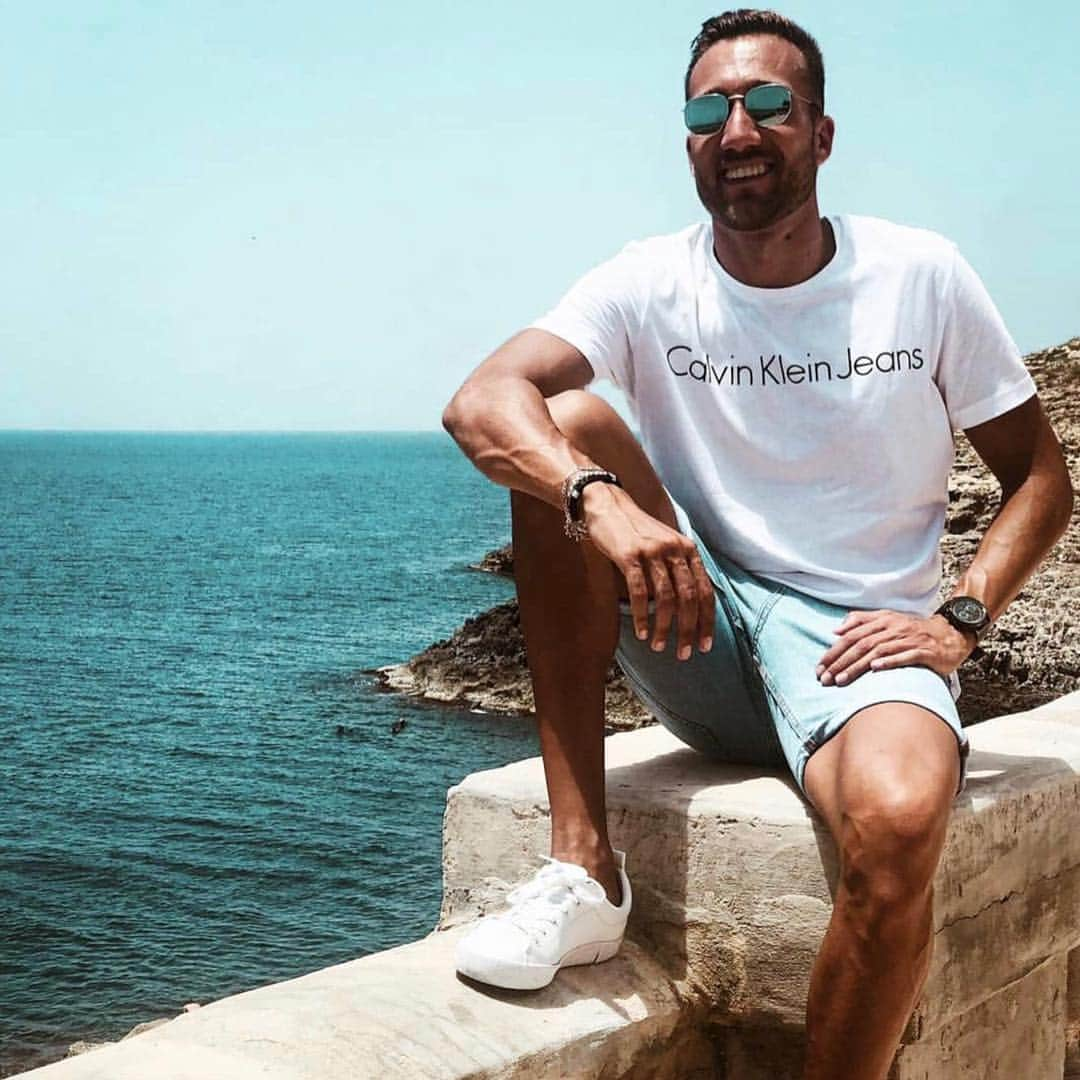 Calvin Kleinさんのインスタグラム写真 - (Calvin KleinInstagram)「#Saturday style on the 🌊  @hugo_ildefonso shows off his #Summer look featuring our Organic Cotton Logo Tee 📸: @goncalo_rosa1 ⠀⠀⠀⠀⠀⠀⠀⠀⠀⠀⠀⠀⠀⠀⠀⠀⠀⠀⠀⠀⠀⠀⠀⠀⠀⠀⠀ Tap to shop #CALVINKLEIN ⬆️」6月23日 7時30分 - calvinklein