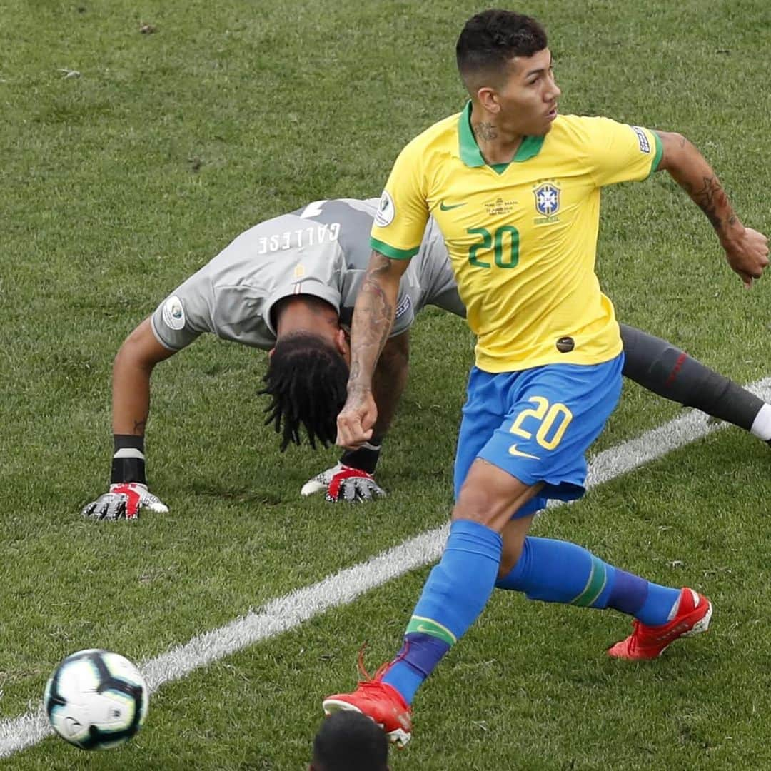 ロベルト・フィルミーノさんのインスタグラム写真 - (ロベルト・フィルミーノInstagram)「Grande jogo rapaziada!! Juntos somos mais fortes 💪🏼🙏🏻💚 #vamosBrasil💛」6月23日 7時40分 - roberto_firmino