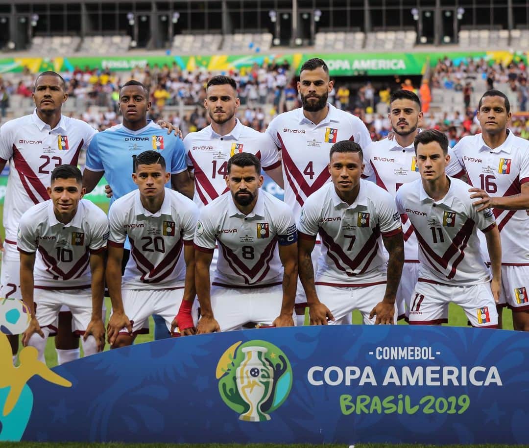 フアン・パブロ・アニョル・アコスタのインスタグラム：「Seguimos 💪🏻🇻🇪⚽️🙏🏻」