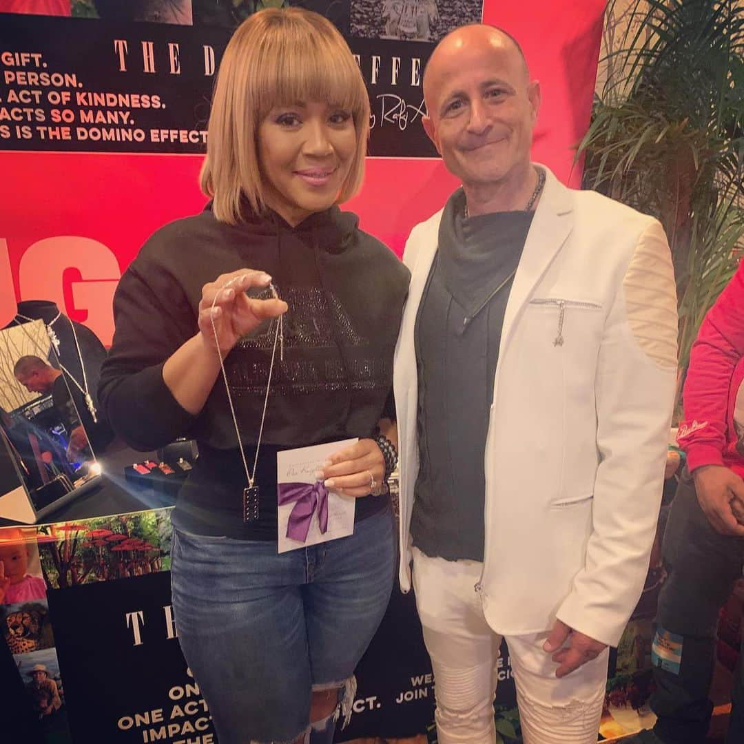 エリカ・キャンベルさんのインスタグラム写真 - (エリカ・キャンベルInstagram)「Gifting suite • Thankful to the brands for the love and cool swag! @parasucojeans @jkimmbyconcreterain @morph_clothing @rafi_anteby @bet #BETX19 #BETAwards #EricaCampbell」6月23日 7時42分 - imericacampbell