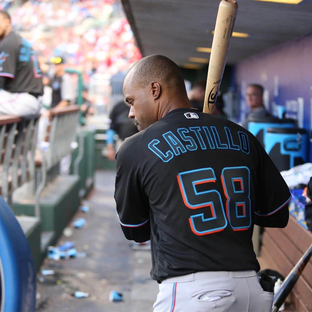 マイアミ・マーリンズさんのインスタグラム写真 - (マイアミ・マーリンズInstagram)「Wilkin Castillo last played a MLB game on June 20, ‘09. He now has a hit streak that spans 10 years. #JuntosMiami」6月23日 7時43分 - marlins