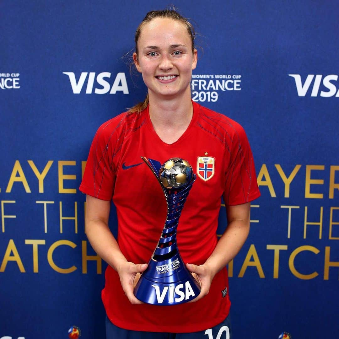 FIFAワールドカップさんのインスタグラム写真 - (FIFAワールドカップInstagram)「Congratulations to 🇳🇴 @graham95! The #PlayeroftheMatch presented by Visa for #NORAUS! #FIFAWWC」6月23日 7時58分 - fifaworldcup